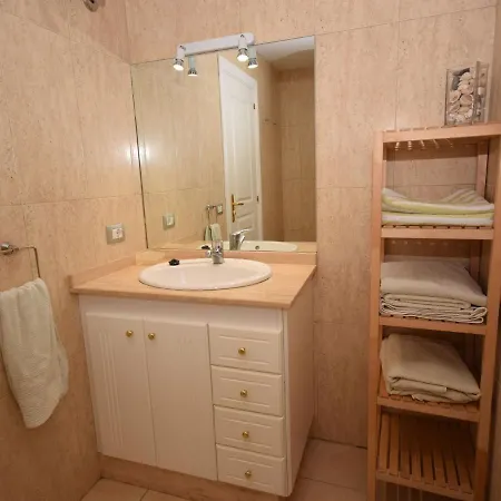 Stunning Apartment In Poris De Abona With Pool Apartamento